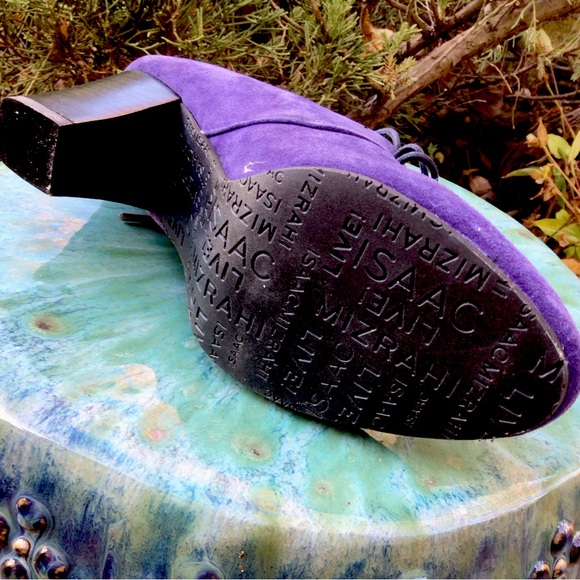 ISSAC Mizrahi Live (8M) WOMEN’S Suede Leather Lace-up ankle Bootie in purple. - Picture 6 of 8